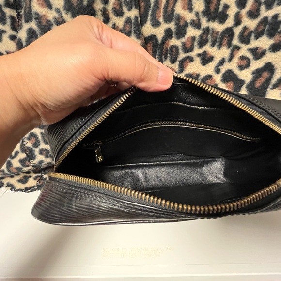 LV Black Epi Trocadero bag - Picture 9 of 12